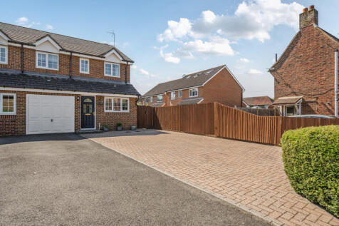 Orchard Mews, Knaphill, Woking 3 bed semi