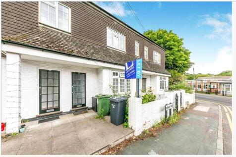 Denzil Road, Guildford, Surrey 2 bed maisonette for sale