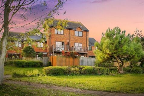Waldren Close, Poole, Dorset 3 bed terraced house for sale