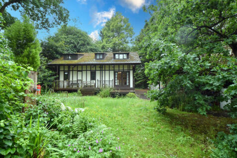 Yew Tree Drive, Davyhulme, M41 2 bed detached house for sale