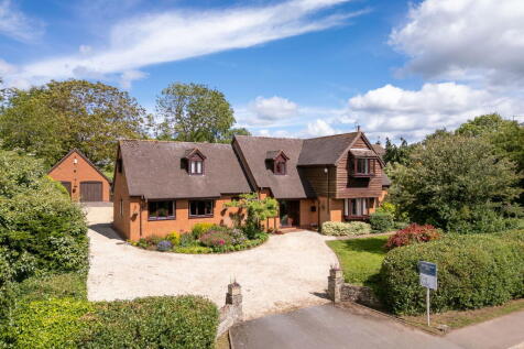 5 bedroom detached house for sale