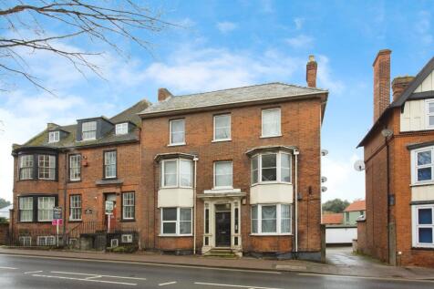 4 bedroom flat for sale