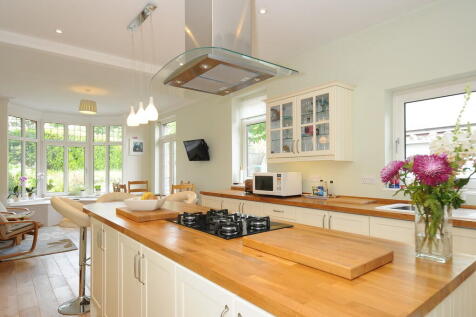4 bedroom semi-detached house for sale