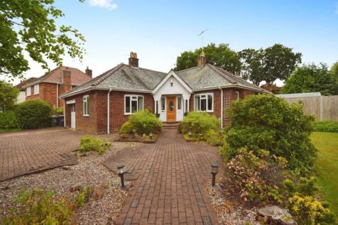 2 bedroom detached bungalow for sale
