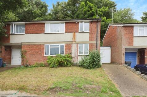 2 bedroom maisonette for sale