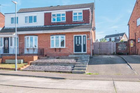 Headcorn Close, Basildon SS13 3 bed semi