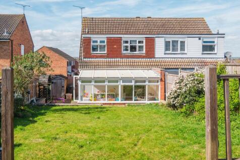 Headcorn Close, Basildon SS13 3 bed semi