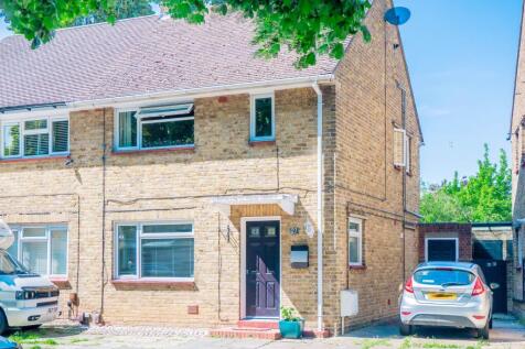 2 bedroom semi-detached house for sale