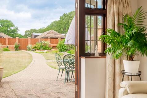 Hullbridge Road, Rayleigh SS6 4 bed detached house for sale