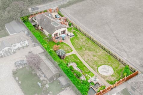 Hullbridge Road, Rayleigh SS6 4 bed detached house for sale