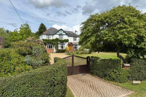 Northchurch Common, Berkhamsted... 3 bed detached house for sale