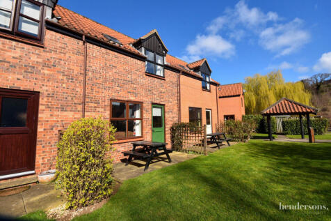 2 bedroom mews property for sale