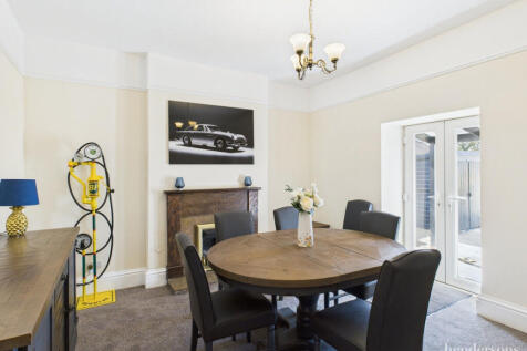 6 bedroom semi-detached house for sale