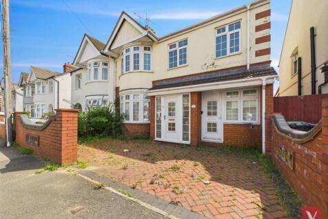5 bedroom semi-detached house for sale
