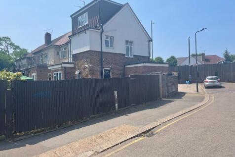 2 bedroom maisonette for sale