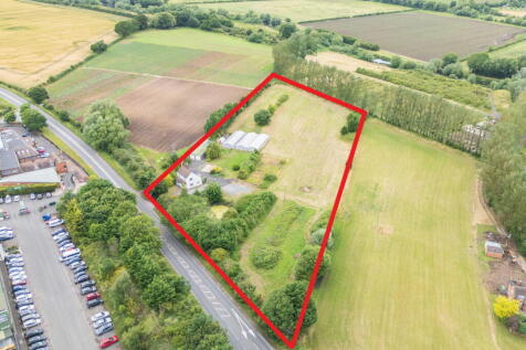 White House, Main Road, Cropthorne... 3 bed property with land for sale