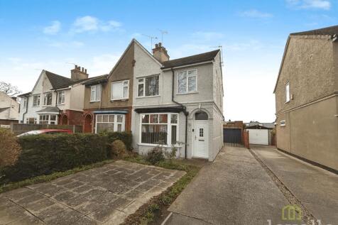 St Andrews Drive, Lincoln LN6 3 bed semi