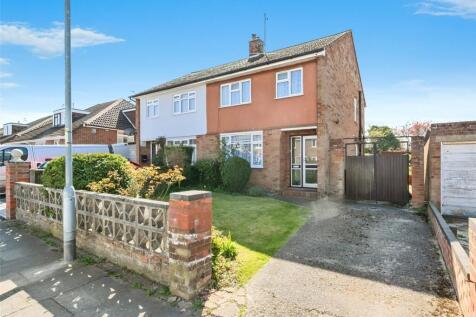 Blows Road, Bedfordshire LU5 3 bed semi