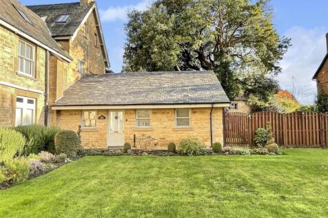 2 bedroom semi-detached bungalow for sale
