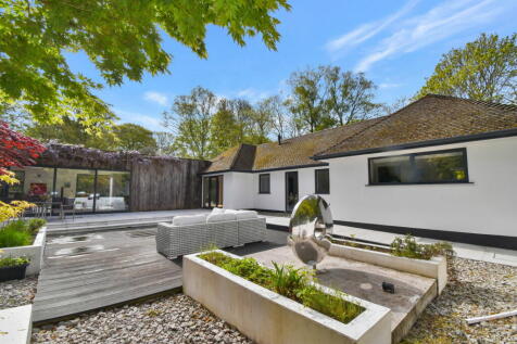 4 bedroom detached bungalow for sale