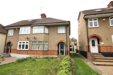 Kingfisher Road, Upminster RM14 3 bed semi
