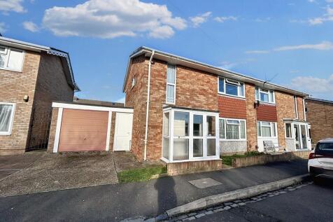 Tamworth Road, Portsmouth, PO3 3 bed semi