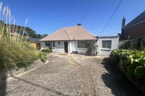 Nodgham Lane, Carisbrooke 3 bed detached bungalow for sale