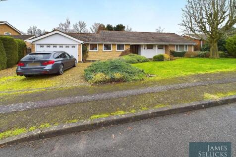 Sycamore Close, Oadby, Leicestershire 4 bed detached bungalow for sale