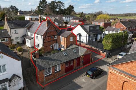 High Street, Great Glen, Leicestershire 3 bed terraced house for sale