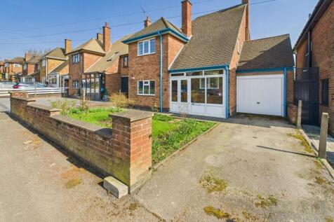 Stoughton Drive, Evington, Leicester 3 bed detached house for sale