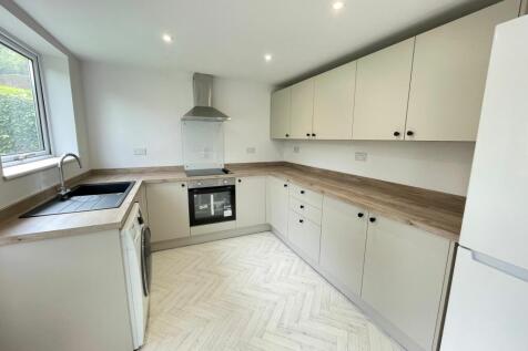 Beever Lane, Gawber, Barnsley, S75 2RP 2 bed semi