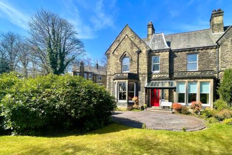 3 bedroom flat for sale