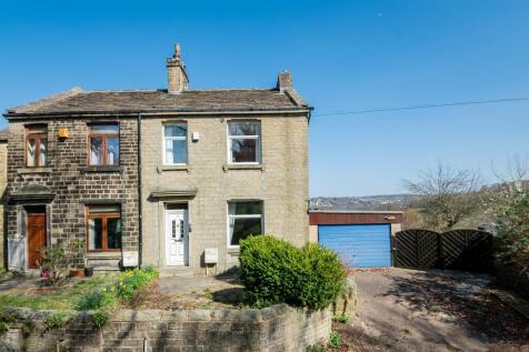 St. Helens Gate, Huddersfield, HD4 3 bed semi