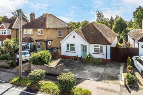 MANOR GREEN ROAD, EPSOM, KT19 3 bed detached bungalow for sale