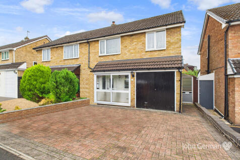 3 bedroom semi-detached house for sale