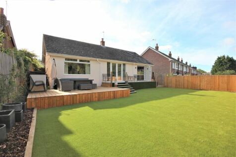 Hilltop Road, Corfe Mullen, Wimborne... 3 bed bungalow for sale