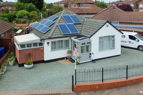 2 bedroom detached bungalow for sale