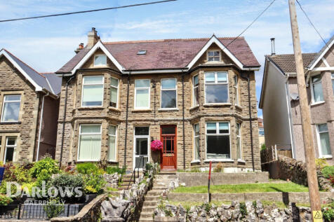 4 bedroom semi-detached house for sale