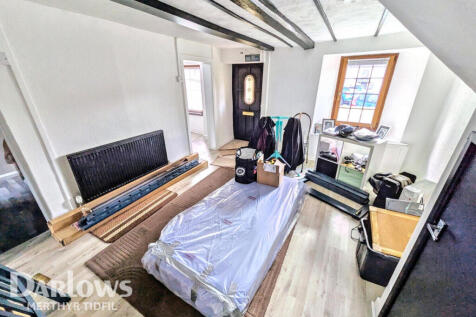 2 bedroom semi-detached house for sale