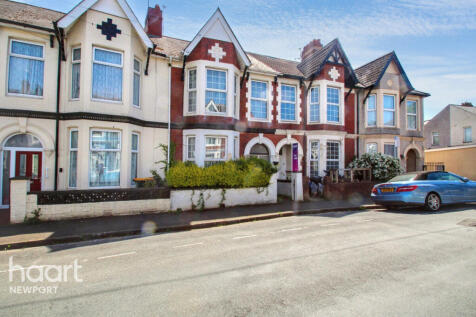4 bedroom terraced house for sale