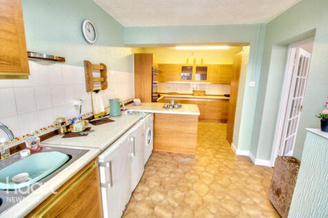 3 bedroom semi-detached bungalow for sale