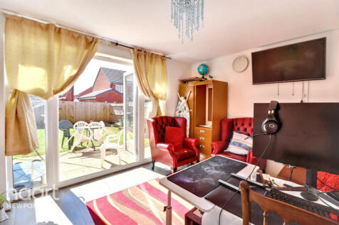 Walker Point Way, Newport 2 bed end of terrace house for sale