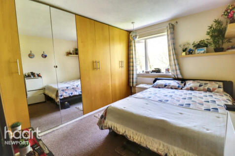 Roding Close, Newport 2 bed apartment for sale