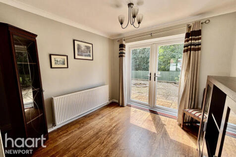 Waterside Close, Newport 3 bed detached house for sale