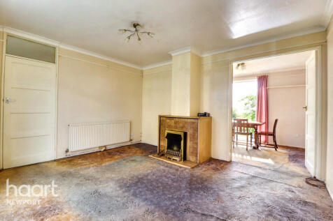 Stelvio Park Drive, Newport 3 bed semi