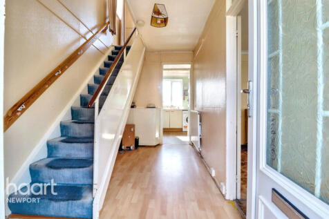 Stelvio Park Drive, Newport 3 bed semi