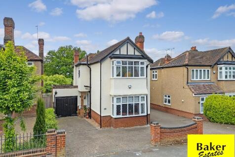 Montalt Road, Woodford Green IG8 3 bed detached house for sale