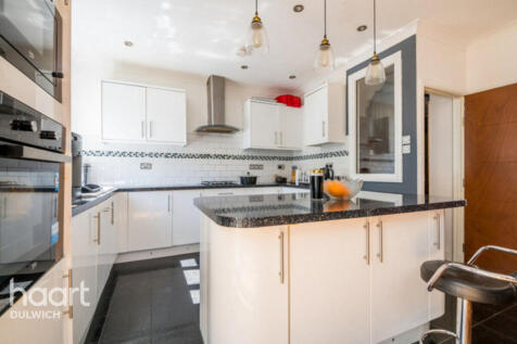 5 bedroom semi-detached house for sale