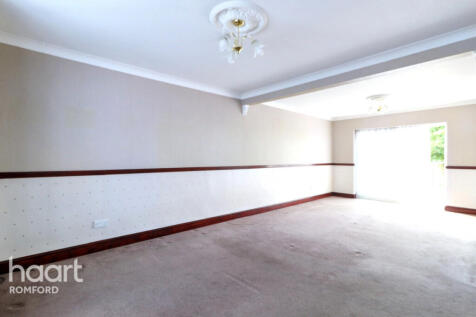 Kingshill Avenue, Romford, RM5 2SA 3 bed semi