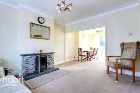 Hamilton Avenue, Romford, RM1 4RP 4 bed semi